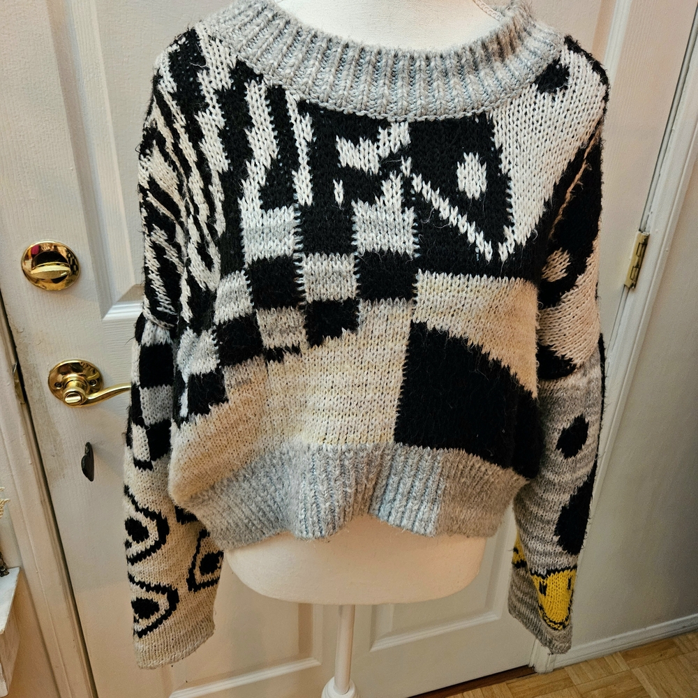 UO Urban Outfitters Lennon Jacquard Cropped Black and White Patterned Sweater L - Picture 8 of 11